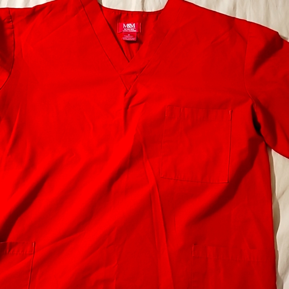 M&M scrubs Red medium